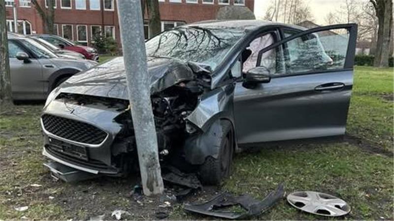 In Fredenbeck musste die Feuerwehr zu einem Unfall ausrücken.