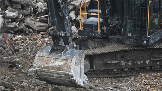 In Geestland wurde eine Schaufel gestohlen, in Hemmoor das Anbauteil eines Baggers (Symbolbild).