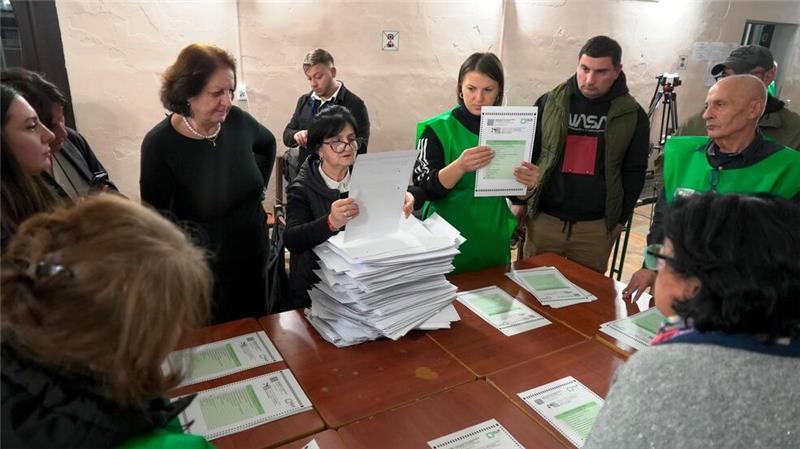 Georgiens Präsidentin nennt Parlamentswahl gefälscht In Georgien haben die Menschen bei der Parlamentswahl über die Zukunft des Landes abgestimmt. (Archivbild)