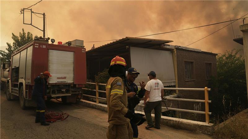 Zahlreiche Waldbrände im Süden Europas - mehrere Todesopfer In Griechenland wurden allein am Dienstag im ganzen Land 82 neue Brände registriert, wie der Vorsitzende der Vereinigung der Offiziere der griechischen Feuerwehr, Kostas Tsingas dem Sender ERTNews sagte.