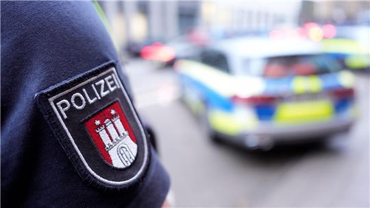 In Hamburg St. Georg ist ein Mann lebensgefährlich verletzt worden, der zuvor versucht haben soll, einen Rucksack zu rauben. (Illustration)