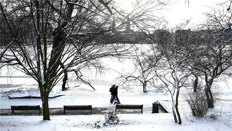 In Hamburg bleibt es auch in der kommenden Woche eisig. (Archivbild)