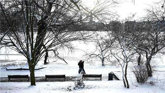 In Hamburg bleibt es auch in der kommenden Woche eisig. (Archivbild)