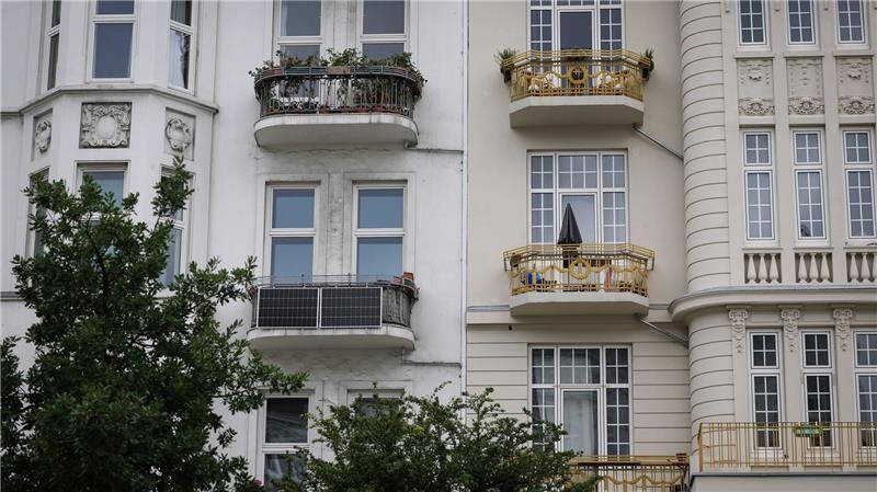 In Hamburg erzeugen ungefähr 9.100 Balkonkraftwerke Strom. (Archivbild) 