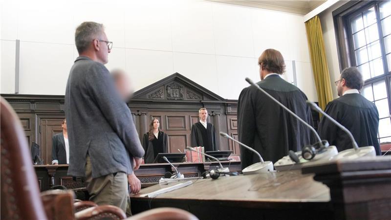 Prozess gegen möglichen Kokainschmuggler hat begonnen In Hamburg hat ein Prozess um Kokainschmuggel begonnen.