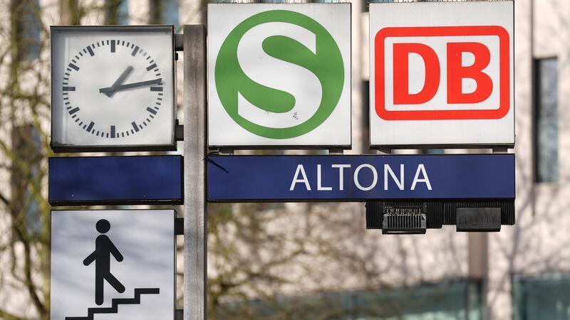 In Hamburg kommt es erneut zu Sperrungen bei der Bahn. (Symbolbild)