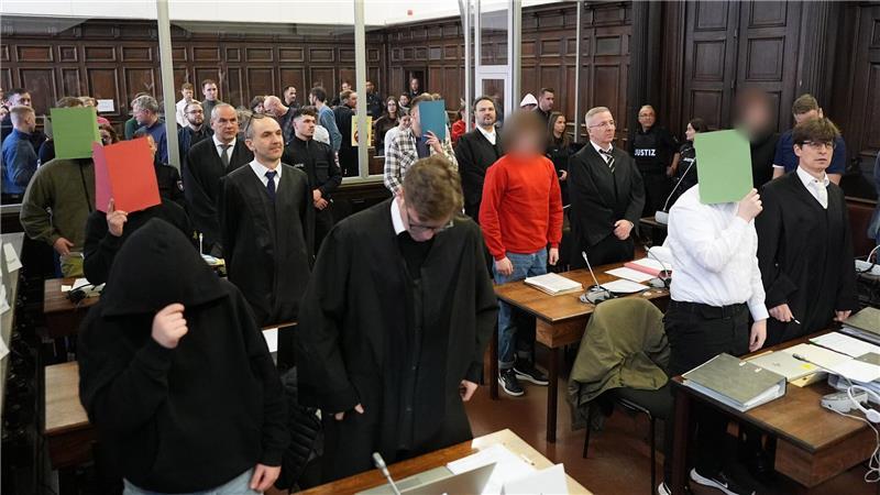 In Hamburg läuft der Prozess gegen mutmaßliche Mitglieder der rechtsextremistischen Terrorgruppe „Letzte Verteidigungswelle“. (Archivbild)