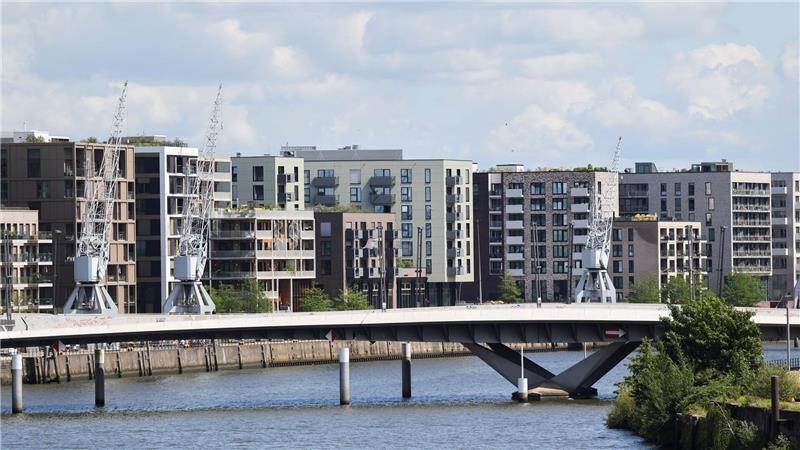 Mieten in Hamburg auf Immobilienportalen leicht gesunken In Hamburg lag die durchschnittliche Kaltmiete laut Kiel Institut zuletzt bei 15,62 Euro je Quadratmeter. (Archivbild)