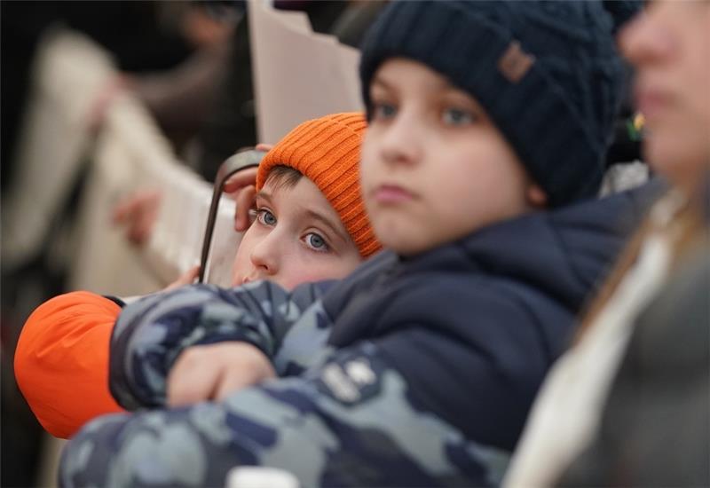 Bürokratiehürden: Ukraine-Flüchtlinge übernachten vor Registrierungsstelle In Hamburg sind bislang knapp 6000 ukrainische Flüchtlinge offiziell registriert. Foto: dpa-Bildfunk