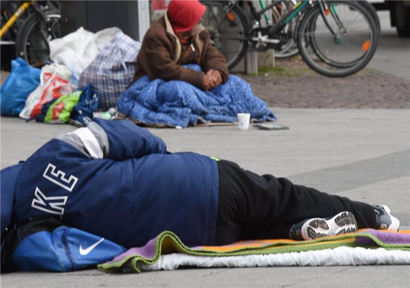 Mehr als ein Dutzend Obdachlose sind im Winter in Hamburg gestorben In Hamburg sind in diesem Winter 14 Obdachlose Menschen gestorben (Symbolbild). Foto: picture alliance / dpa