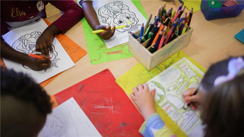 61 Prozent der Kinder sind länger als sieben Stunden in Kita In Hamburg werden 61 Prozent der Kita-Kinder länger als sieben Stunden am Tag betreut. (Symbolbild)