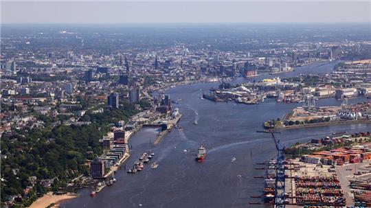 In Hamburg wohnen mehr Menschen. Fast 19.000 mehr als 2022. (Archivbild)