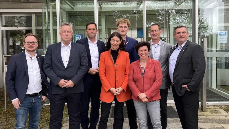 Drohendes Trinseo-Aus im Stader Chemiepark: Rettungspläne vorgelegt In Hannover berieten die Betriebsräte aus dem Netzwerk Chemie Stade, Vertreter des IGBCE und Olaf Lies über mögliche Pläne für eine Trinseo-Rettung.