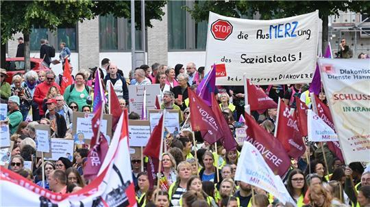 In Hannover protestierten mehrere Tausend Menschen gegen die Gesundheitsreform.