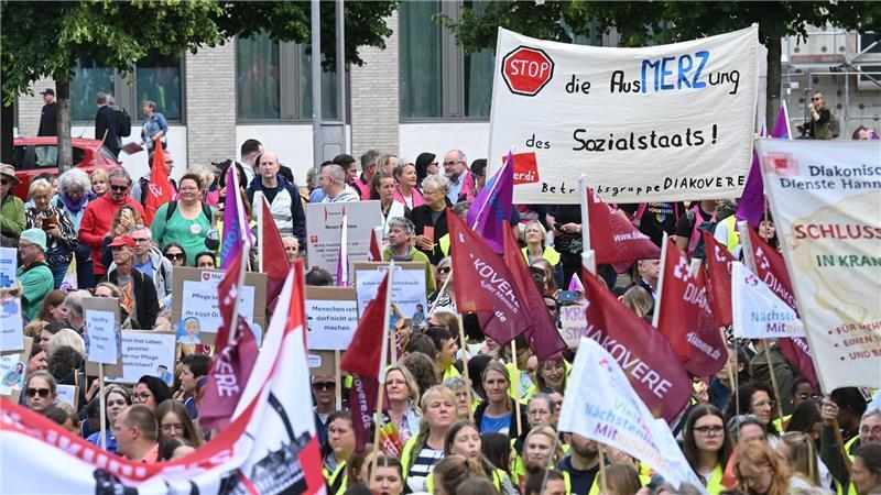 In Hannover protestierten mehrere Tausend Menschen gegen die Gesundheitsreform.