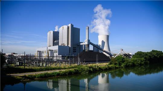 In Hannovers Kohlekraftwerk Stöcken läuft jetzt nur noch einer der beiden Blöcke. (Archivfoto) 