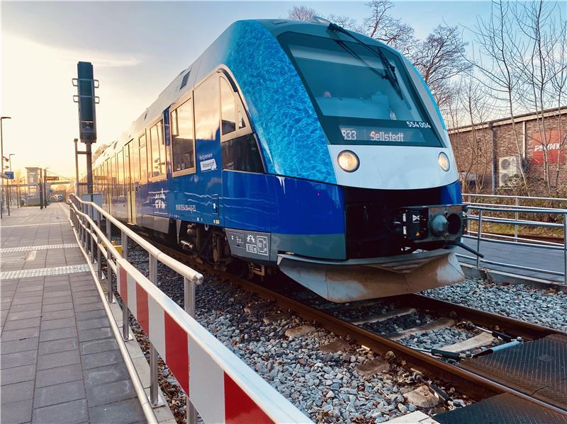 Die EVB: Eine Erfolgsgeschichte für die Stader Geest? Was Pendler berichten In Harsefeld gibt es 220.000 Ein- und Ausstiege pro Jahr.