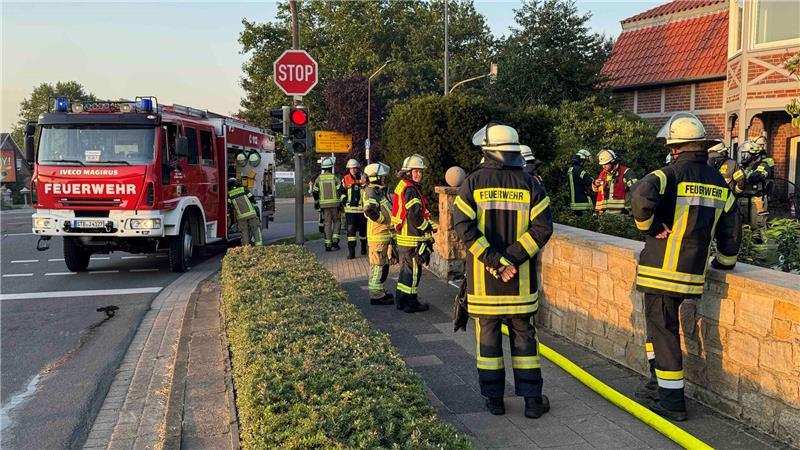 Schrecken am Abend – Akku explodiert bei B73 in Hedendorf In Hedendorf kam die Feuerwehr zum Einsatz wegen einer Akkuexplosion.