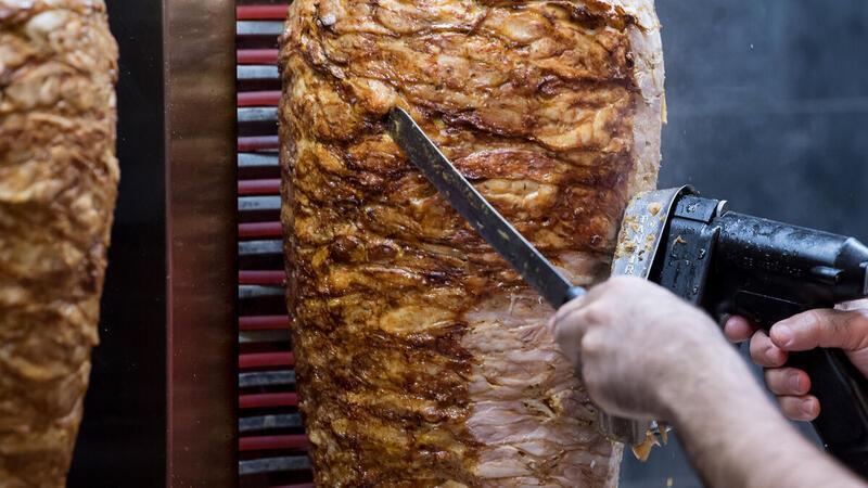 In Hemmoor gibt es mittlerweile eine stattliche Auswahl an verschiedenen Drehspieß- Imbissen. Auch auf Facebook wird diskutiert, ob Hemmoor noch einen Dönerladen braucht.