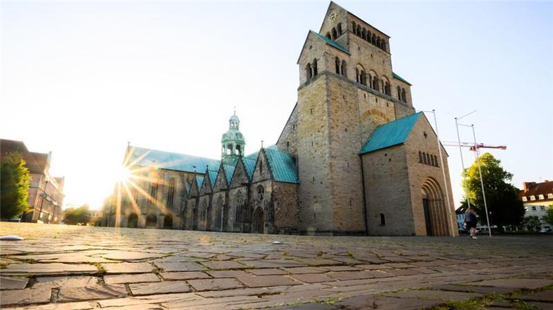 In Hildesheim muss sich das Landgericht um die Schmerzensgeldforderung eines Missbrauchsopfers gegen das katholische Bistum kümmern. (Archivbild)