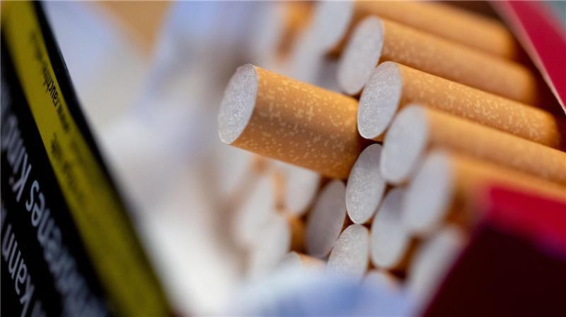 Diebe brechen in Himmelpfortener Discounter ein – Fahrerflucht in Stade In Himmelpforten stehlen Diebe Zigaretten und Guthabenkarten im Wert von 1000 Euro (Symbolbild).