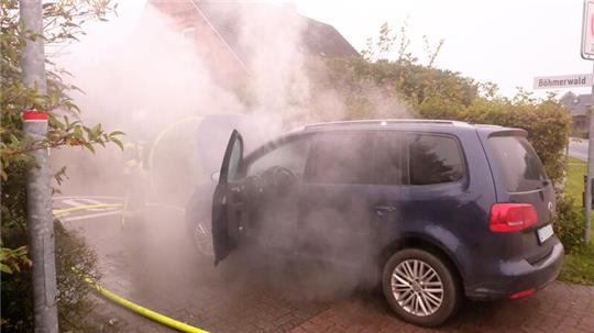 In Himmelpforten war am Sonnabend ein Pkw in Brand geraten.