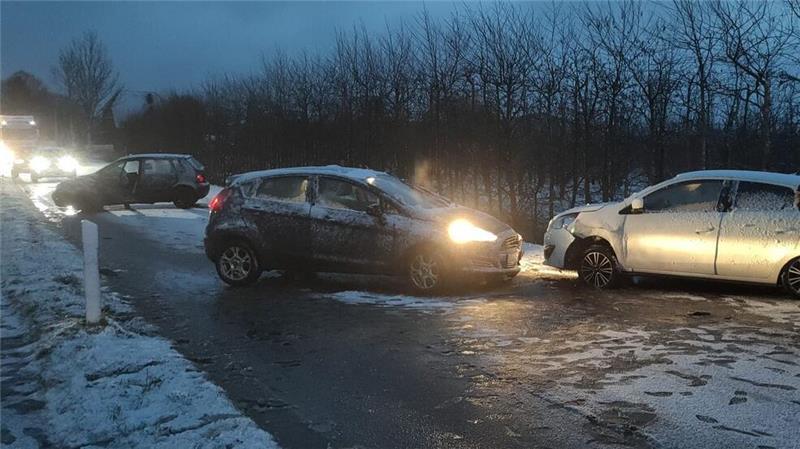 In Hollern-Twielenfleth kam es am Freitagmorgen zu einer Massenkarambolage.