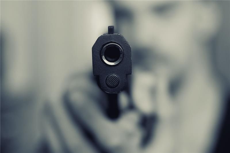 Hollern-Twielenfleth: 31-Jähriger bedroht Polizisten und Rettungskräfte mit Schusswaffe In Hollern-Twielenfleth richtete ein Mann eine Waffe auf Polizisten und Rettungskräfte (Symbolbild). Foto: Pixabay/Jan Marcus Trapp