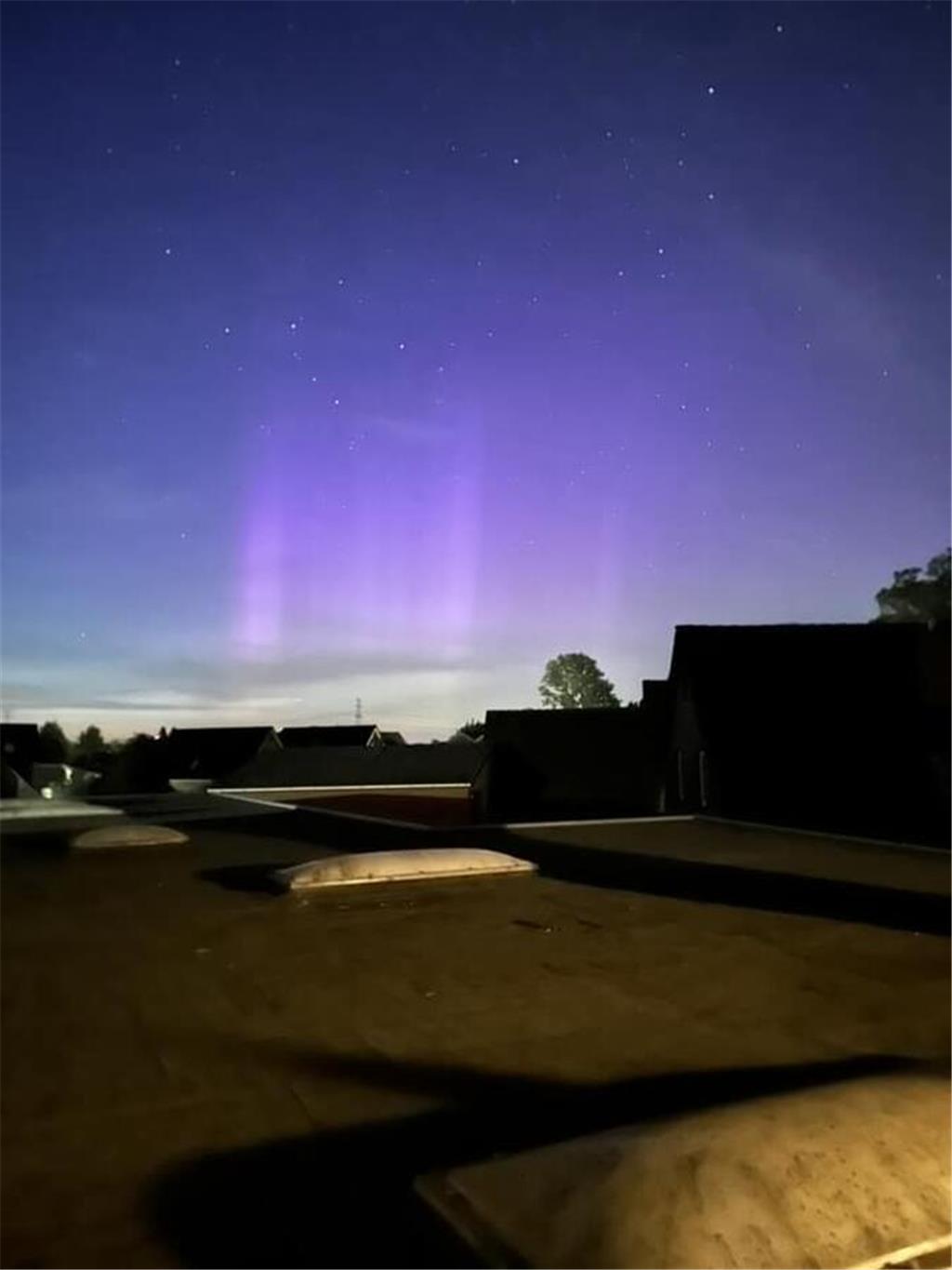 In Horneburg fotografierte Tanja die seltenen Streifen am Himmel.