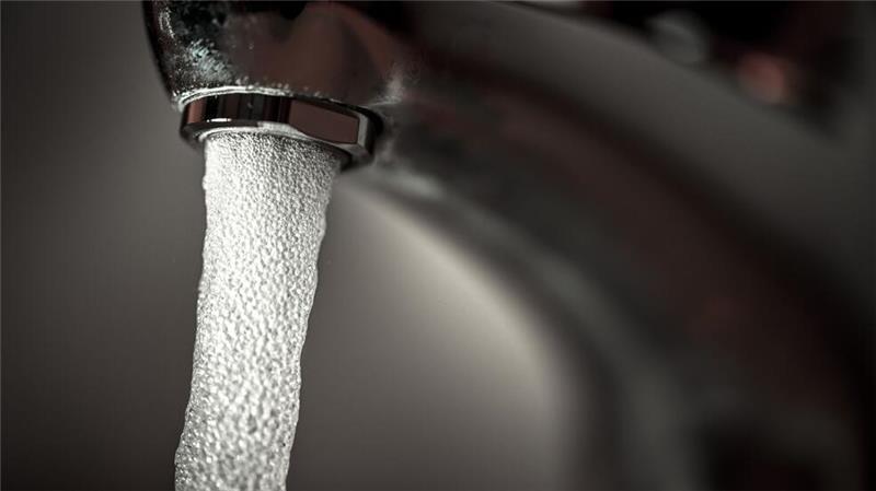Trinkwasserleitungen in Horneburg gespült - Wasserentnahme verboten In Horneburg müssen die Anwohner mancher Straßen heute den Wasserhahn zu lassen.