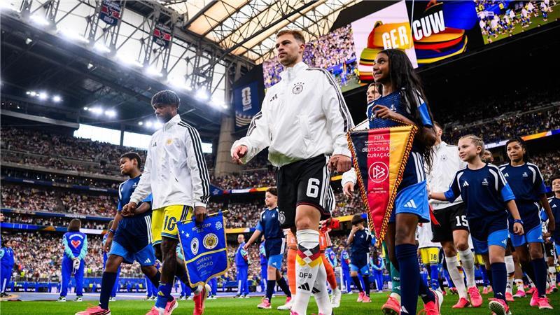 Der „Fahnenträger“: Kimmichs ganz neues WM-Gefühl In Houston führte Joshua Kimmich die Nationalelf erstmals als Kapitän in ein WM-Spiel.