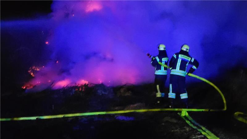 In Hüll wurde das Osterfeuer verbotenerweise zu früh entzündet.