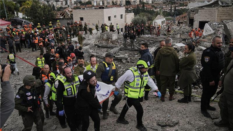 Israel greift Teheran an - Iran will Tod von Chamenei rächen In Israel wurden mehrere Menschen durch einen Raketeneinschlag getötet.