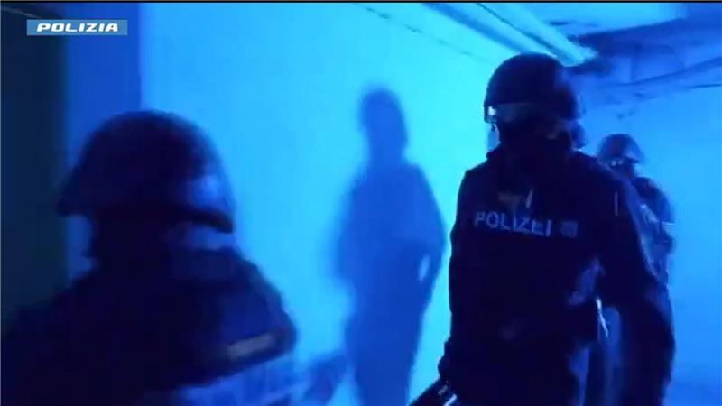 Mafia-Razzia im Morgengrauen - auch Polizist festgenommen In Italien und Deutschland gab es mehrere Festnahmen.