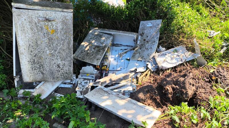 Lkw rammt Verteilerkasten – Stromausfall in Jork In Jork wurde ein Stromverteiler bei einem Verkehrsunfall zerstört.