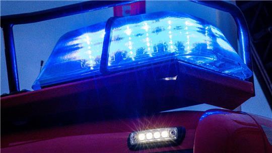Flammen greifen auf Wohnhaus über – eine Person verletzt In Kaltenkirchen brennt eine Garage und greift auf ein Wohnhaus über. (Symbolbild)
