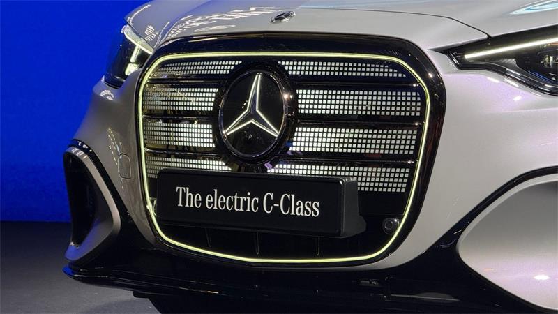 Wie Ungarn zur Werkbank der deutschen Autobauer wird In Kecskemet wird künftig auch die vollelektrische C-Klasse gebaut.