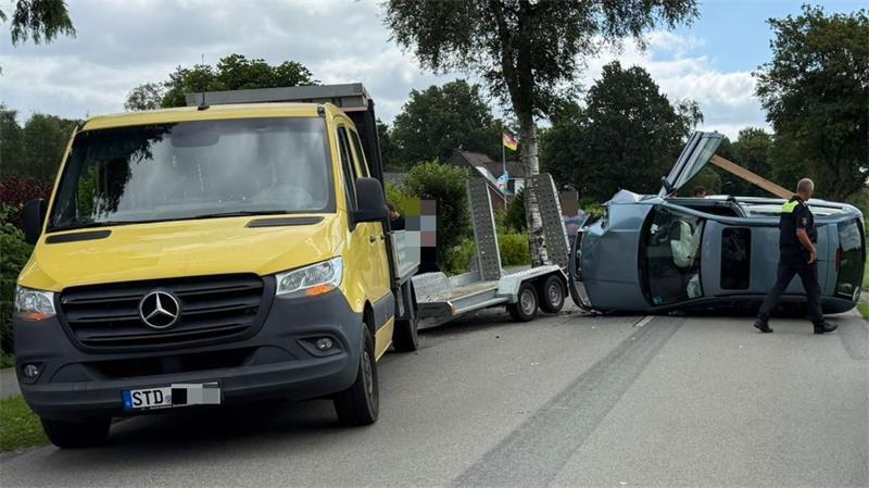 In Kehdingen ist eine Seniorin mit ihrem Skoda verunglückt.