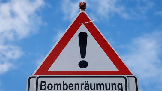In Klausdorf bei Kiel wird am Mittwoch eine Fliegerbombe aus dem Zweiten Weltkrieg entschärft. (Symbolbild)