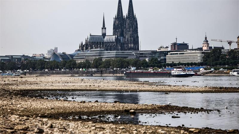 In Köln wurde zuletzt ein Rekord-Niedrigwasser im Rhein gemessen 