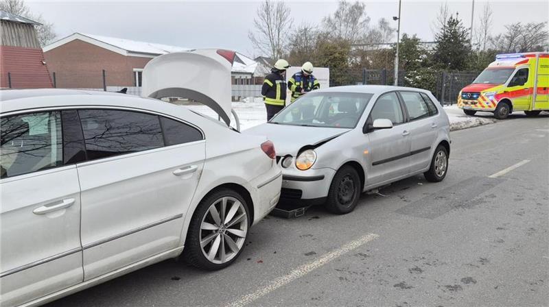 In Kutenholz sind zwei Autos zusammengestoßen.