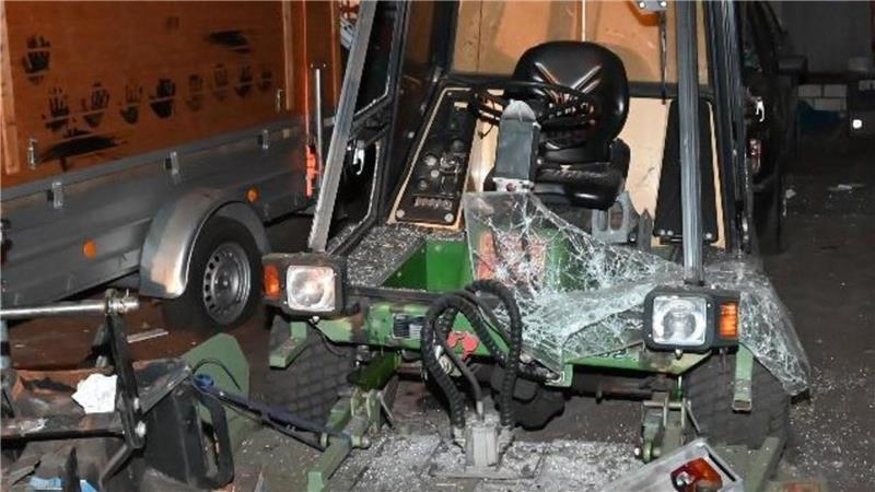 Randale in Lagerhalle: 50.000 Euro Schaden durch Unbekannte In Lauenbrück randalierten Unbekannte in einer Lagerhalle und richteten hohen Schaden an.