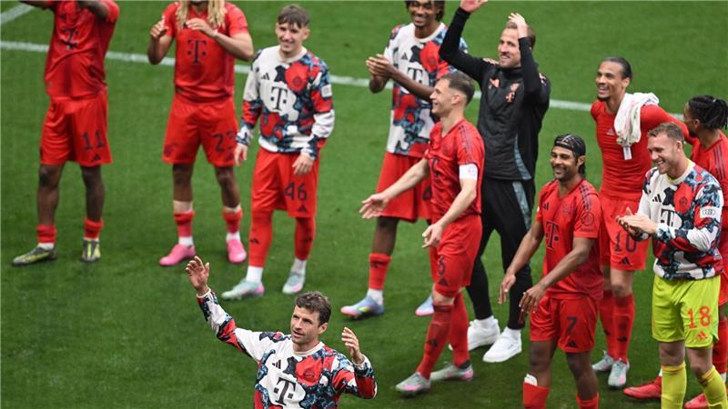 In Leipzig feierten die Bayern-Spieler noch verhalten.