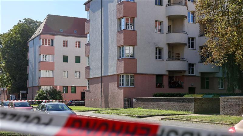 Frau in Leipzig getötet und Kind verletzt In Leipzig wurde eine Frau getötet und ein Kind schwer verletzt.