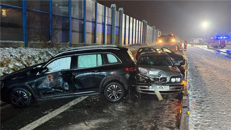 Zwischen Tauwetter und Glatteis: So ist die Wetterlage In Lichtenfels in Bayern kam es zu einer Massenkarambolage.