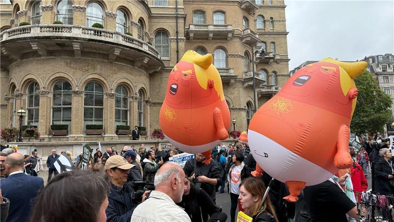 In London versammelten sich Tausende Menschen zum Protest.