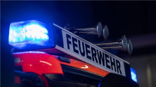 In Lübeck hat ein Feuer in einem Kleingartenverein mehrere Hütten beschädigt. (Symbolbild)