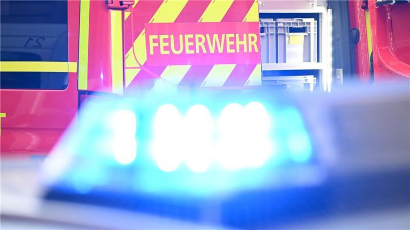 In Lübeck musste die Feuerwehr einen brennenden Krankentransporter löschen. (Symbolbild)