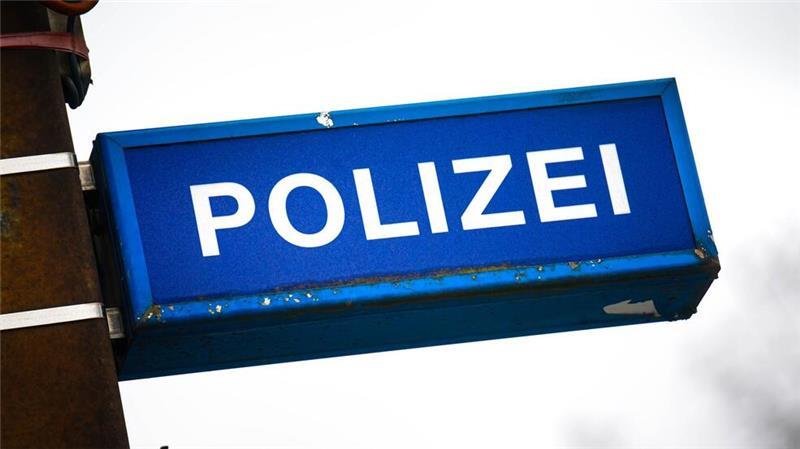 50.000 Euro Schaden durch Schockanruf bei 78-Jährigem In Lübeck wird ein 78 Jahre alter Mann Opfer eines Schockanrufers. Ein Unbekannter erbeutet dabei Bargeld und Uhren im Wert von rund 50.000 Euro.