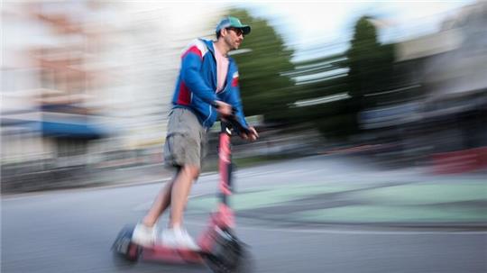 In Madrid wird man künftig nur mit eigenen E-Scootern fahren dürfen. (Symbolbild)